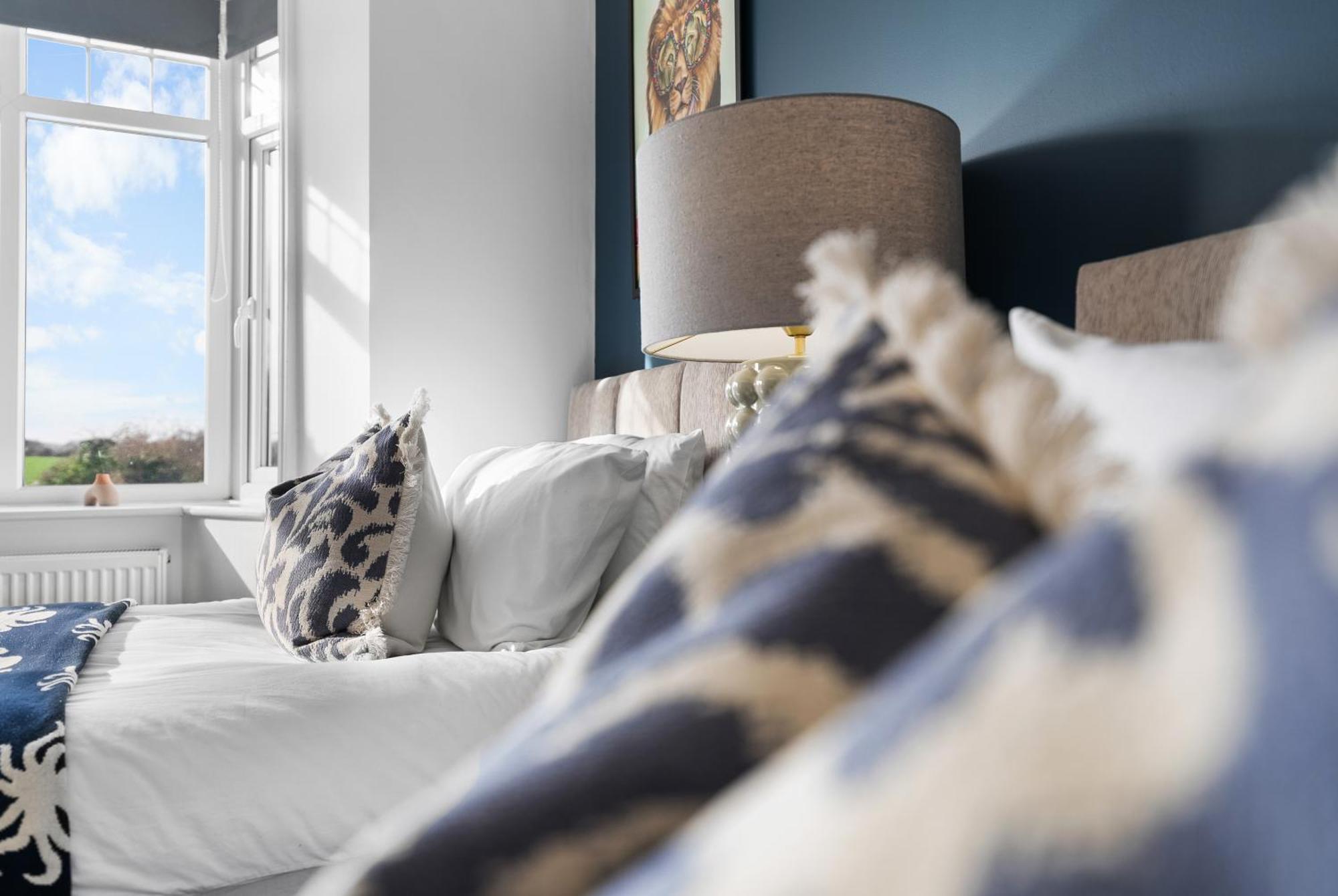 Long Term And Summer Special Offer! 5-Bedroom Spacious, Stunning Design, Sociable Areas & Cosy House Near South Downs Park, Sleeps 11 With Games Room, Private Parking And Garden- By Blue Puffin Stays Waterlooville Zewnętrze zdjęcie
