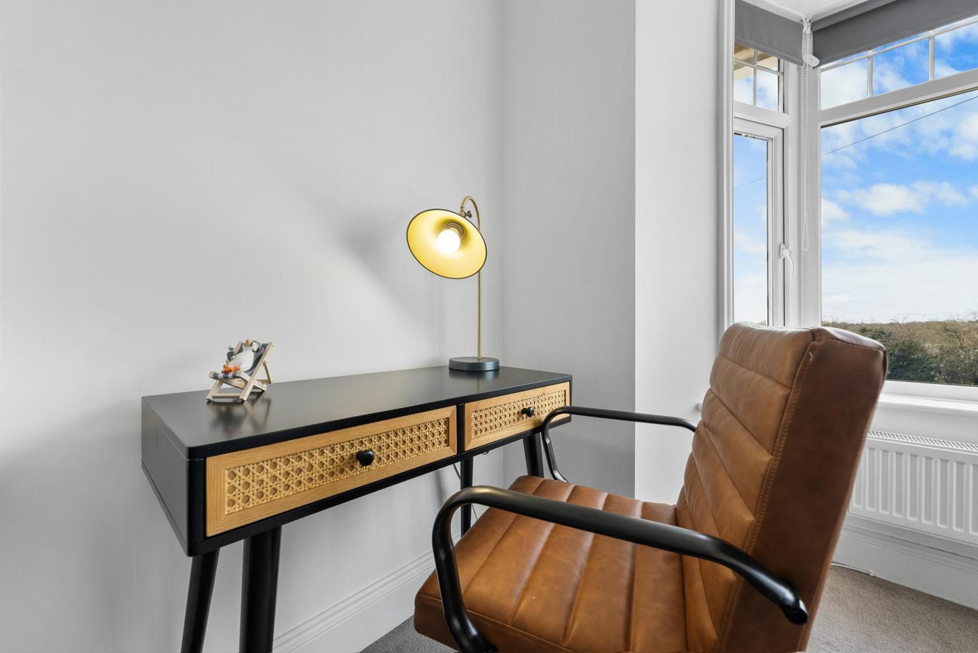 Long Term And Summer Special Offer! 5-Bedroom Spacious, Stunning Design, Sociable Areas & Cosy House Near South Downs Park, Sleeps 11 With Games Room, Private Parking And Garden- By Blue Puffin Stays Waterlooville Zewnętrze zdjęcie