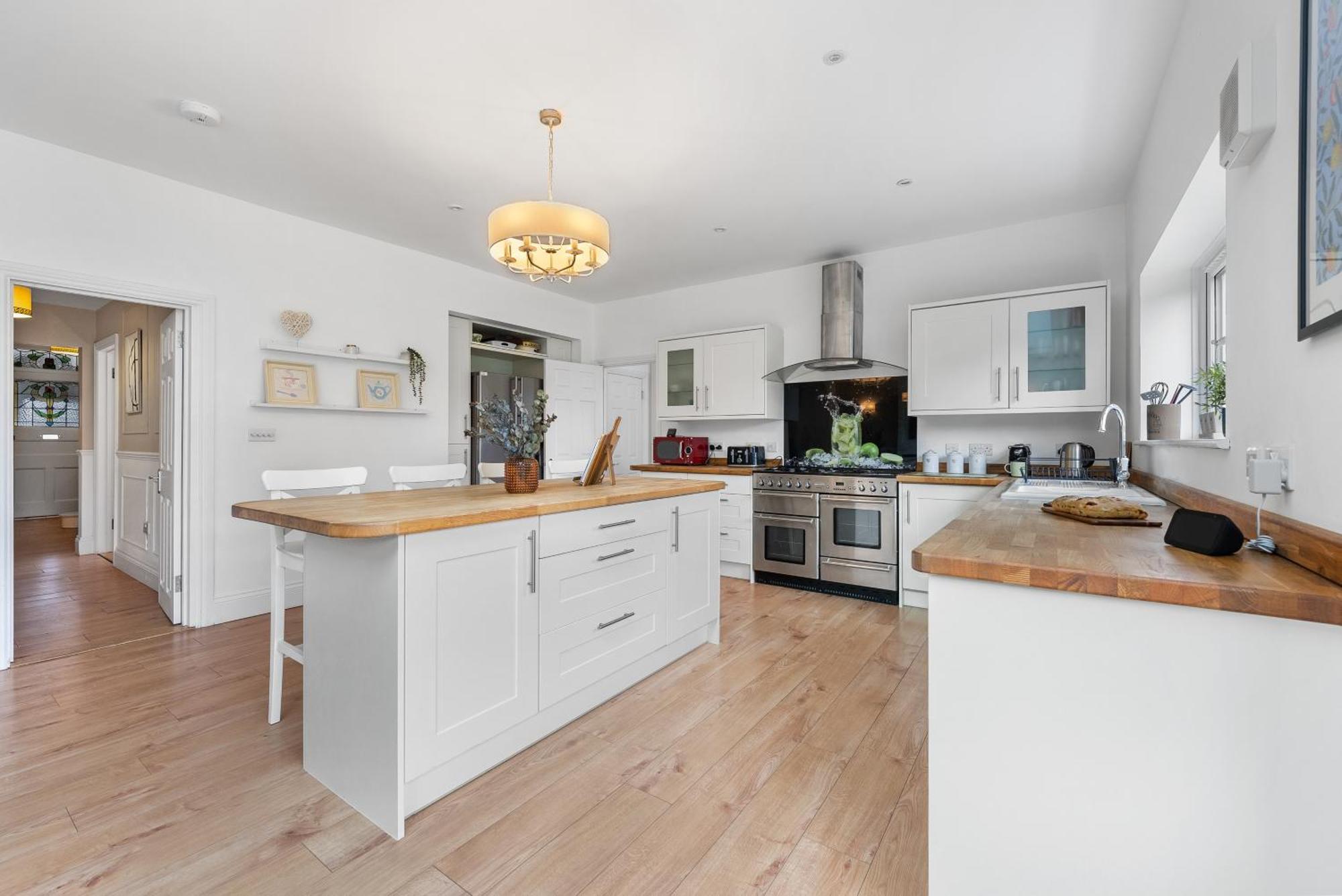 Long Term And Summer Special Offer! 5-Bedroom Spacious, Stunning Design, Sociable Areas & Cosy House Near South Downs Park, Sleeps 11 With Games Room, Private Parking And Garden- By Blue Puffin Stays Waterlooville Zewnętrze zdjęcie