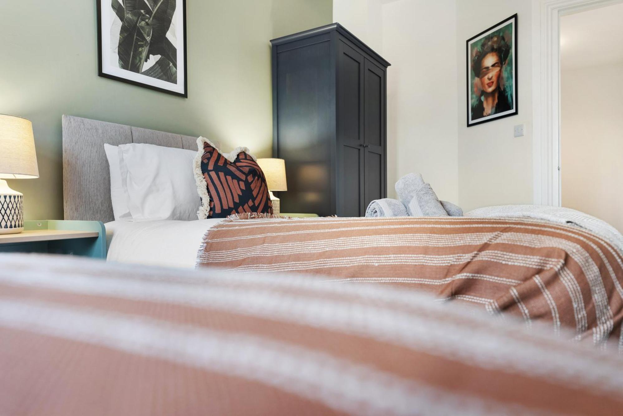 Long Term And Summer Special Offer! 5-Bedroom Spacious, Stunning Design, Sociable Areas & Cosy House Near South Downs Park, Sleeps 11 With Games Room, Private Parking And Garden- By Blue Puffin Stays Waterlooville Zewnętrze zdjęcie