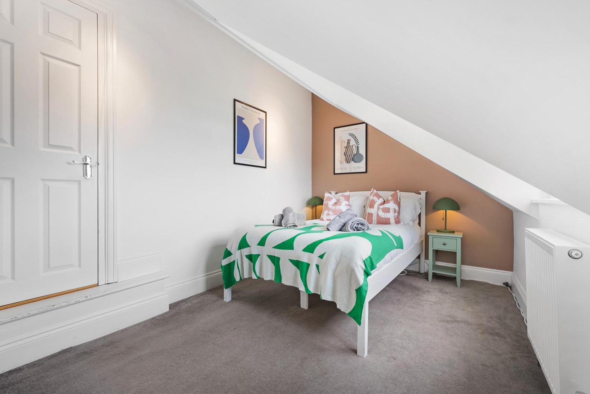 Long Term And Summer Special Offer! 5-Bedroom Spacious, Stunning Design, Sociable Areas & Cosy House Near South Downs Park, Sleeps 11 With Games Room, Private Parking And Garden- By Blue Puffin Stays Waterlooville Zewnętrze zdjęcie