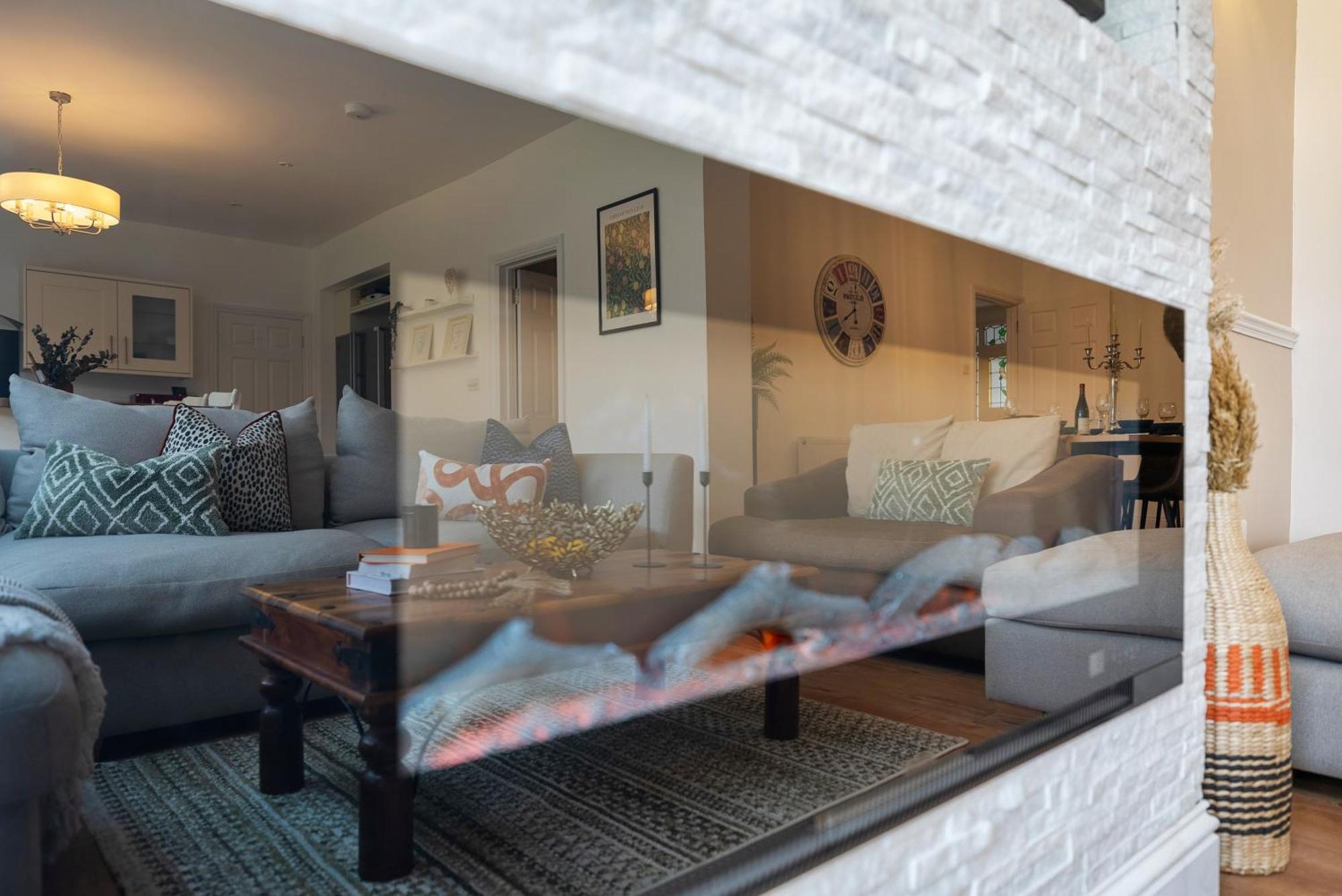Long Term And Summer Special Offer! 5-Bedroom Spacious, Stunning Design, Sociable Areas & Cosy House Near South Downs Park, Sleeps 11 With Games Room, Private Parking And Garden- By Blue Puffin Stays Waterlooville Zewnętrze zdjęcie