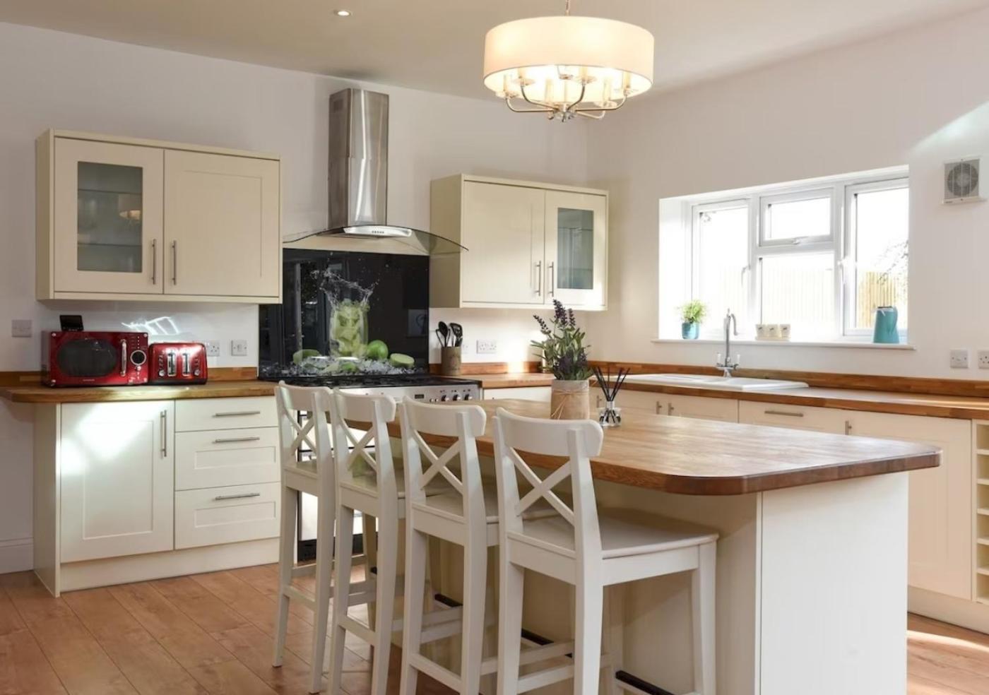Long Term And Summer Special Offer! 5-Bedroom Spacious, Stunning Design, Sociable Areas & Cosy House Near South Downs Park, Sleeps 11 With Games Room, Private Parking And Garden- By Blue Puffin Stays Waterlooville Zewnętrze zdjęcie